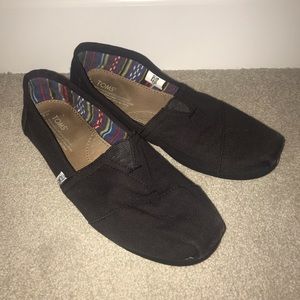 LIKE NEW BLACK TOMS